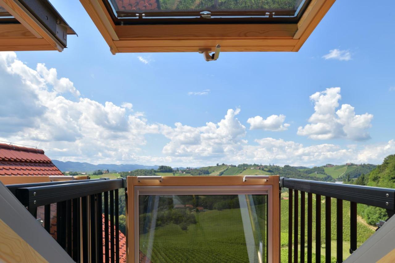 Farm Stay Jarc Vineyard Svecina Exteriör bild