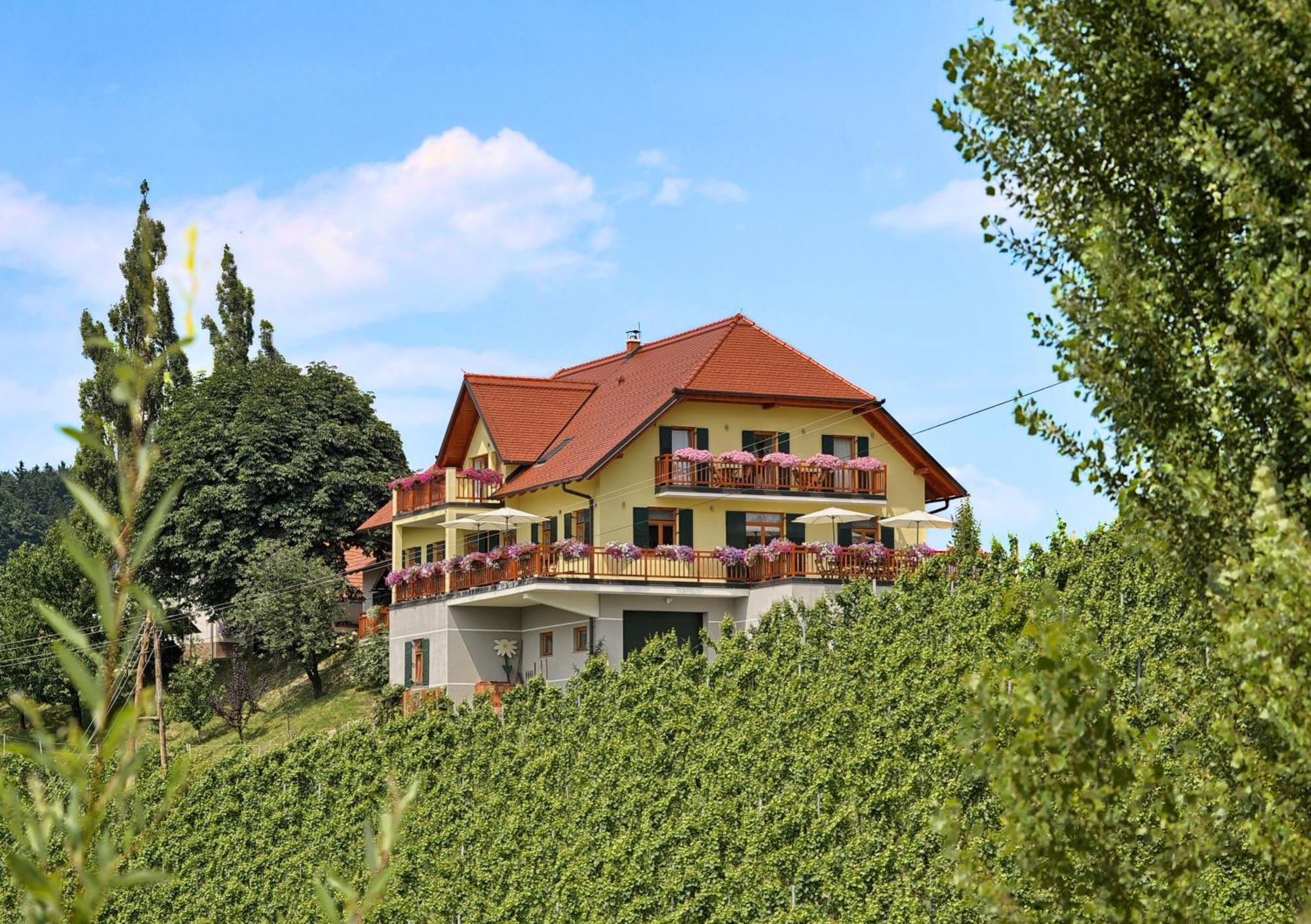 Farm Stay Jarc Vineyard Svecina Exteriör bild