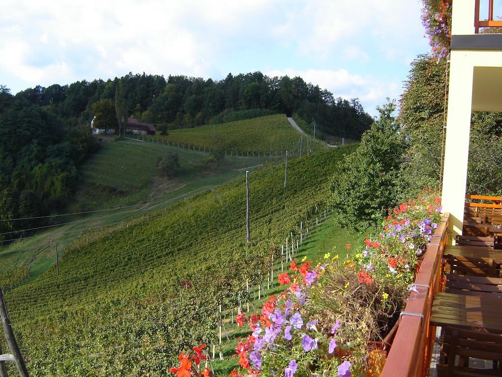 Farm Stay Jarc Vineyard Svecina Exteriör bild