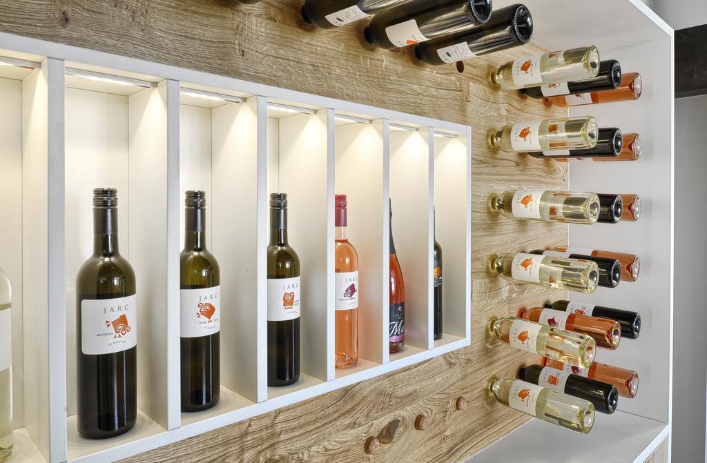 Farm Stay Jarc Vineyard Svecina Exteriör bild