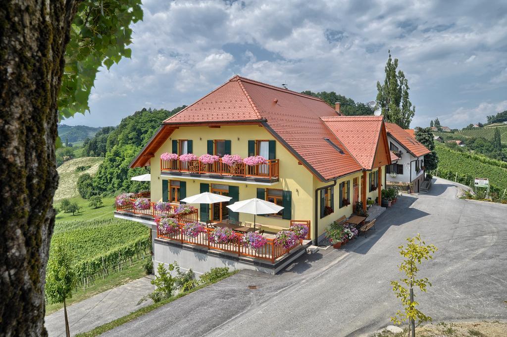 Farm Stay Jarc Vineyard Svecina Exteriör bild