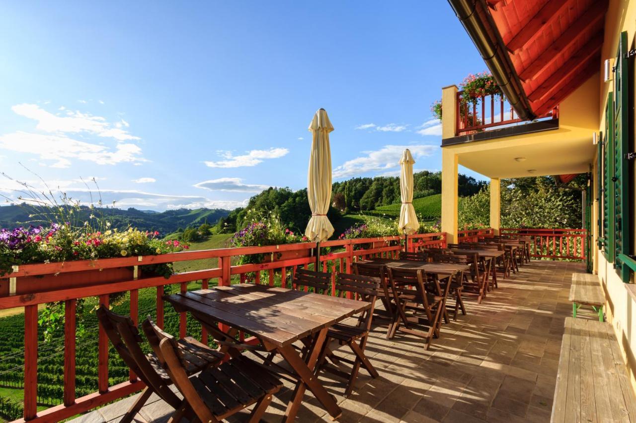 Farm Stay Jarc Vineyard Svecina Exteriör bild